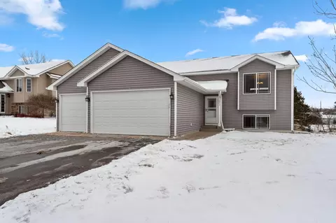 31053 Algonquin Trl, Chisago City, MN 55013