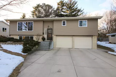 988 Jorgenson St SE, Hutchinson, MN 55350