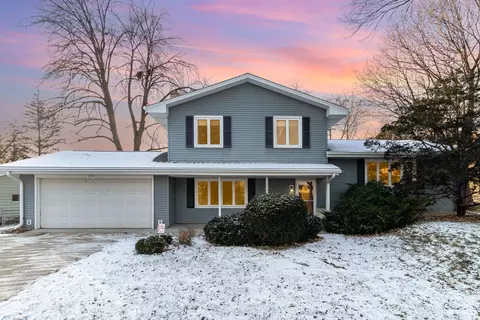 2585 Cohansey St, Roseville, MN 55113