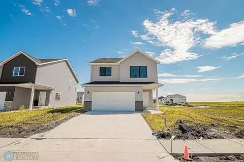 1218 Jill Dr W, West Fargo, ND 58078