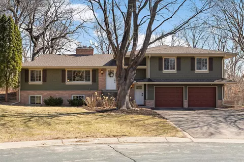 6201 Schaefer Cir, Edina, MN 55436