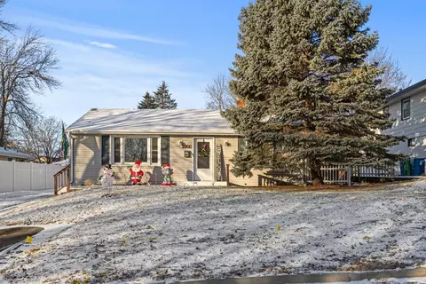 1905 Hillsboro Ave N, Golden Valley, MN 55427