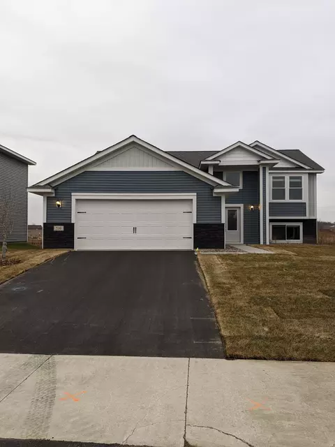 510 Valley Dr W, Annandale, MN 55302