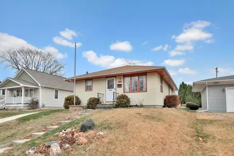 892 Stryker Ave, West Saint Paul, MN 55118