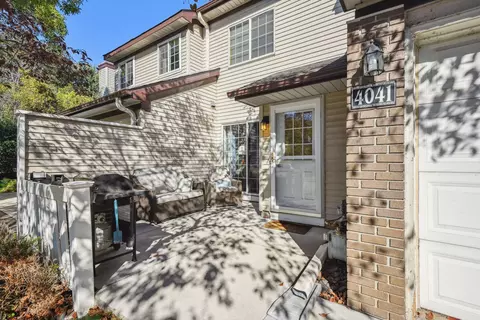 4041 Wilshire Cir #20, Shoreview, MN 55126