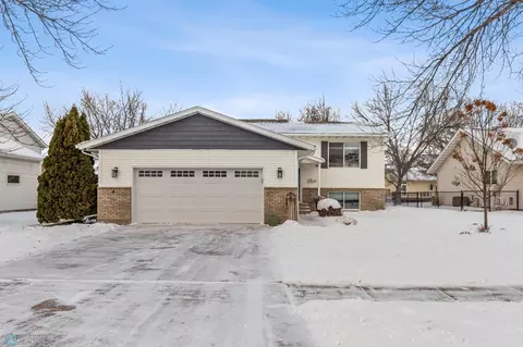 926 16th Ave E, West Fargo, ND 58078
