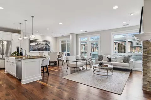 875 Lake St N #217, Wayzata, MN 55391