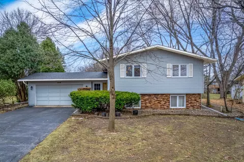 898 Dawn Ave, Shoreview, MN 55126
