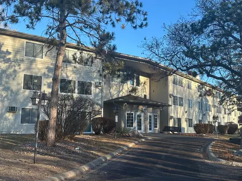 10311 Cedar Lake Rd #108, Hopkins, MN 55305