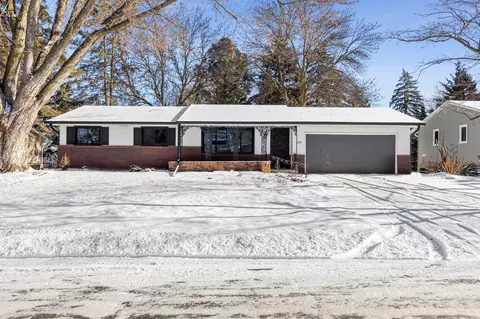 1097 Cedarwood Dr, Woodbury, MN 55125