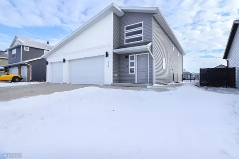 314 5th St E, Horace, ND 58047