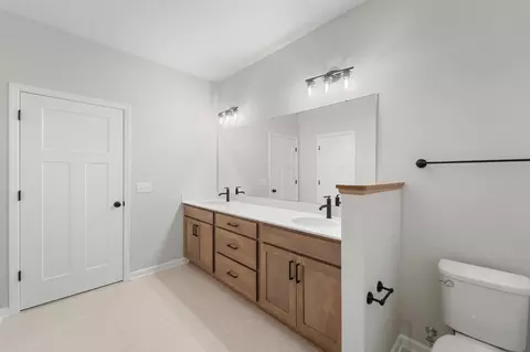 Bath - 8026 Walnut Ln, Corcoran, MN 55340 photo 2 of 4