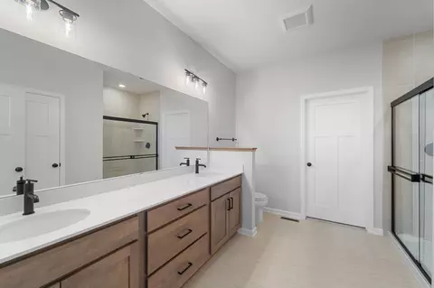 Bath - 8026 Walnut Ln, Corcoran, MN 55340 photo 3 of 4
