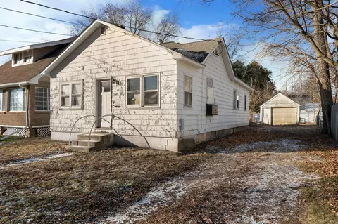 607 6th St NW, Austin, MN 55912