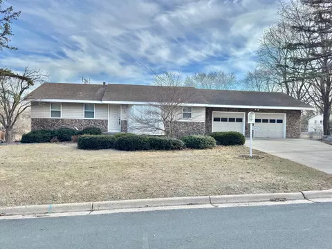 725 E 152nd St, Burnsville, MN 55306