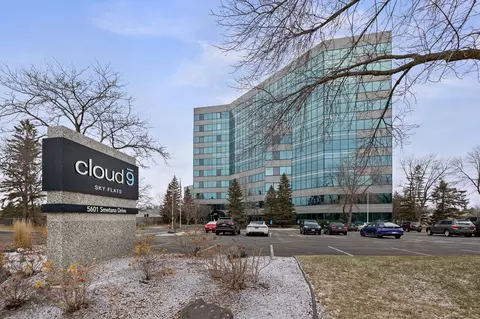 5601 Smetana Dr #301, Minnetonka, MN 55343