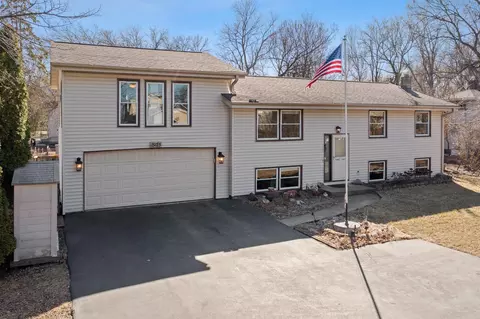 15125 9th Ave N, Plymouth, MN 55447