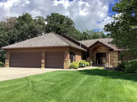 1516 Bay Oaks Dr, Albert Lea, MN 56007