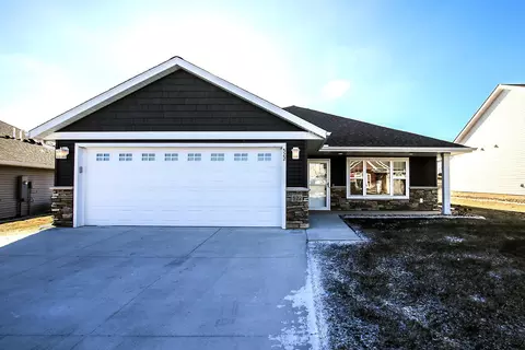 522 Southfork Cir SE, Hutchinson, MN 55350