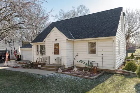 423 2nd St SW, Pine Island, MN 55963