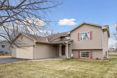 747 Kirche Hill Dr, Carver, MN 55315