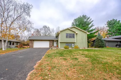 1116 Grandview Dr, Hudson, WI 54016