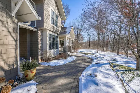 22 N Oaks Rd, North Oaks, MN 55127