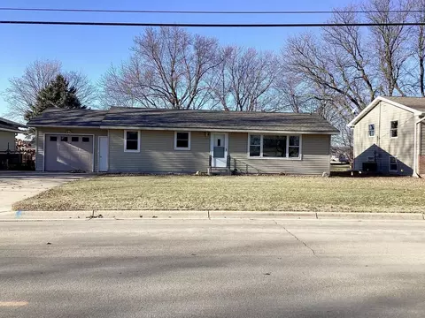 410 Independence Ave, Clarks Grove, MN 56016