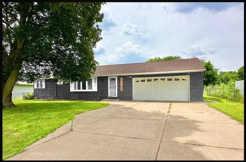 2137 Mcmenemy St, Maplewood, MN 55117