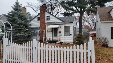 1807 Bush Ave E, Saint Paul, MN 55119