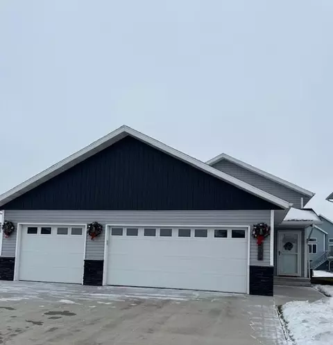 7285 28th St S, Fargo, ND 58104