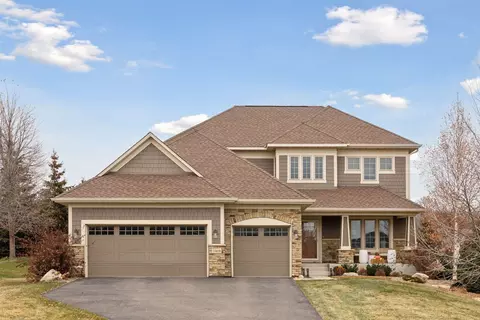 11484 Sandcastle Dr, Woodbury, MN 55129