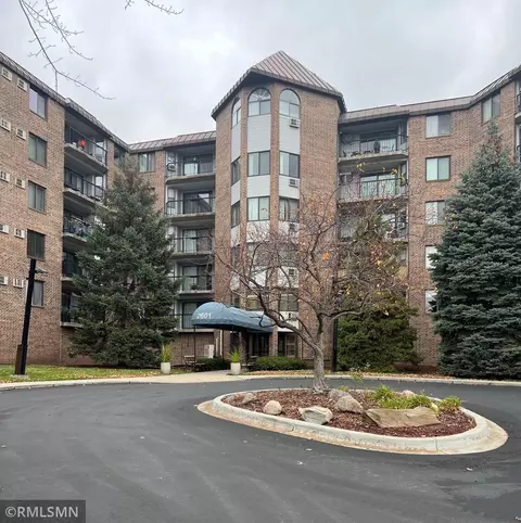 2601 Kenzie Ter #426, Saint Anthony, MN 55418