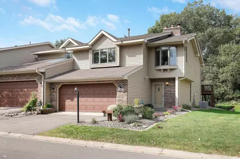 583 Sterling St S, Maplewood, MN 55119