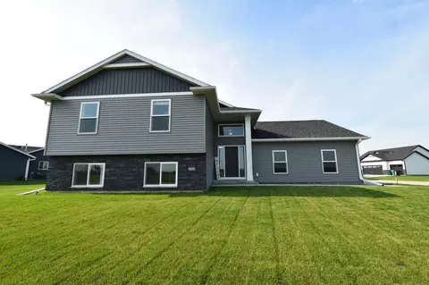 850 9th St, Wanamingo, MN 55983
