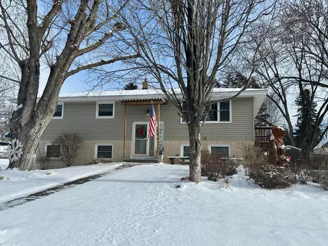 5632 Schutta Rd, Shoreview, MN 55126