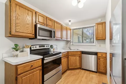 8436 S Pond Trl, Champlin, MN 55316 photo 11