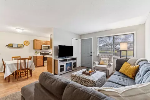 8436 S Pond Trl, Champlin, MN 55316 photo 6
