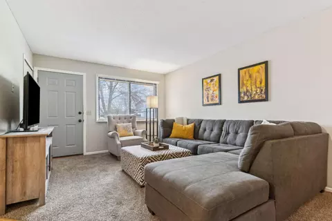 8436 S Pond Trl, Champlin, MN 55316 photo 5