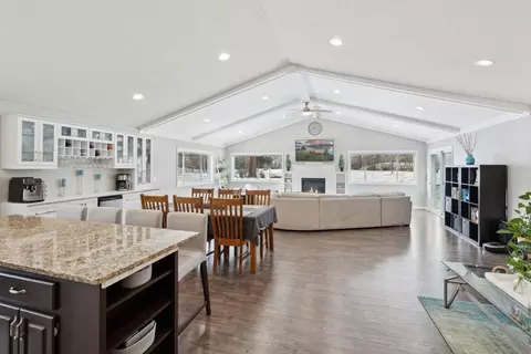 9460 Lower 167th St W, Lakeville, MN 55044