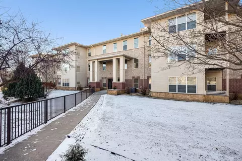 9225 Medicine Lake Rd #211B, Golden Valley, MN 55427