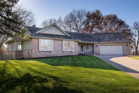11593 Mount Curve Rd, Eden Prairie, MN 55347