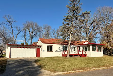 206 11th St SE, Waseca, MN 56093