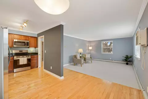2727 W 43rd St #209, Minneapolis, MN 55410