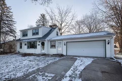 1452 Belmont Ln E, Maplewood, MN 55109