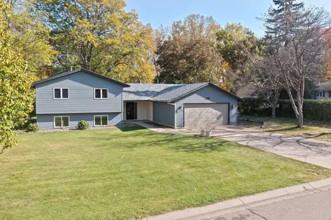 3220 Ranier Ln N, Plymouth, MN 55447