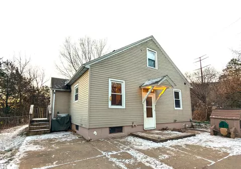 s3569 County Road P, Fountain City, WI 54629