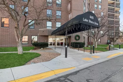 6615 Lake Shore Dr S #1102, Richfield, MN 55423