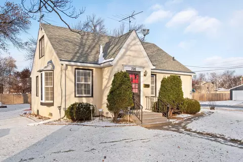 326 5th Ave NE, Cambridge, MN 55008