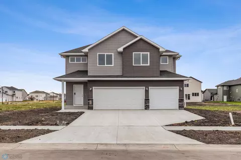 6718 28th St S, Fargo, ND 58104